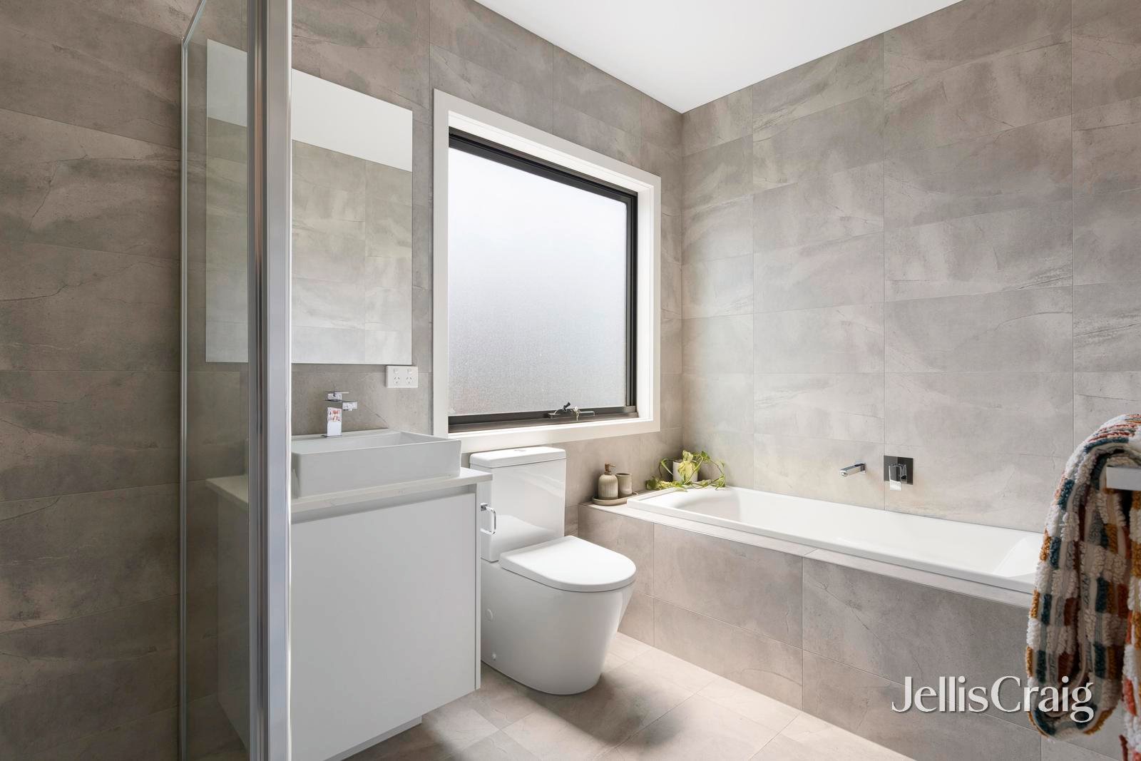 74 Strathmerton Street, Reservoir image 8