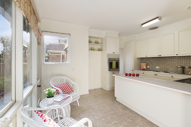 7/4 Wynyeh Street, Malvern East image 3