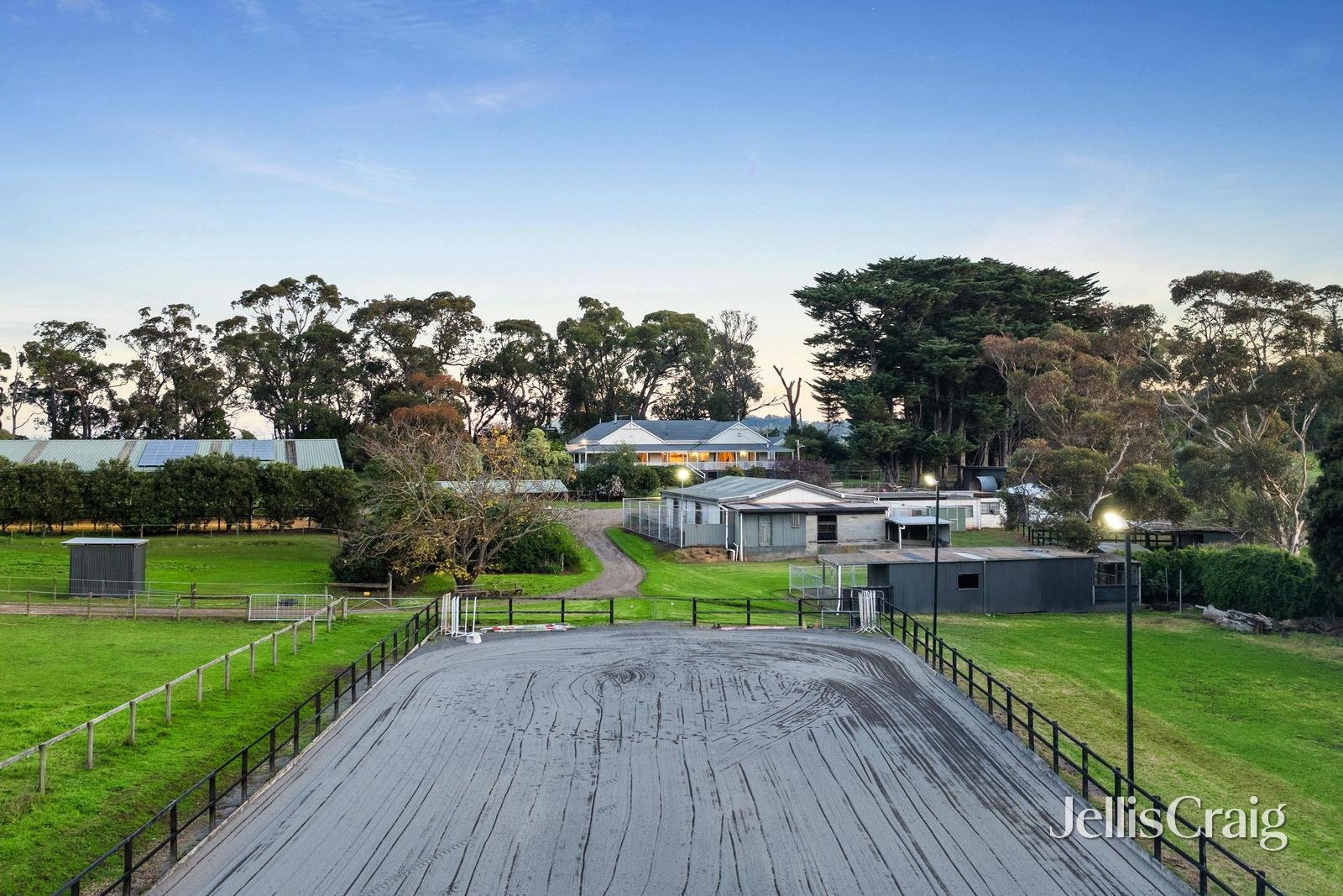 741 Warburton Highway, Seville image 4