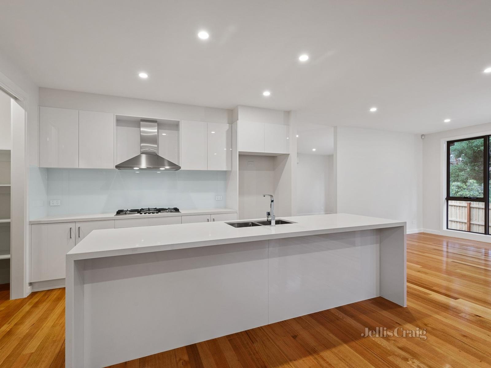 7/42 Bowen Road, Doncaster East image 3