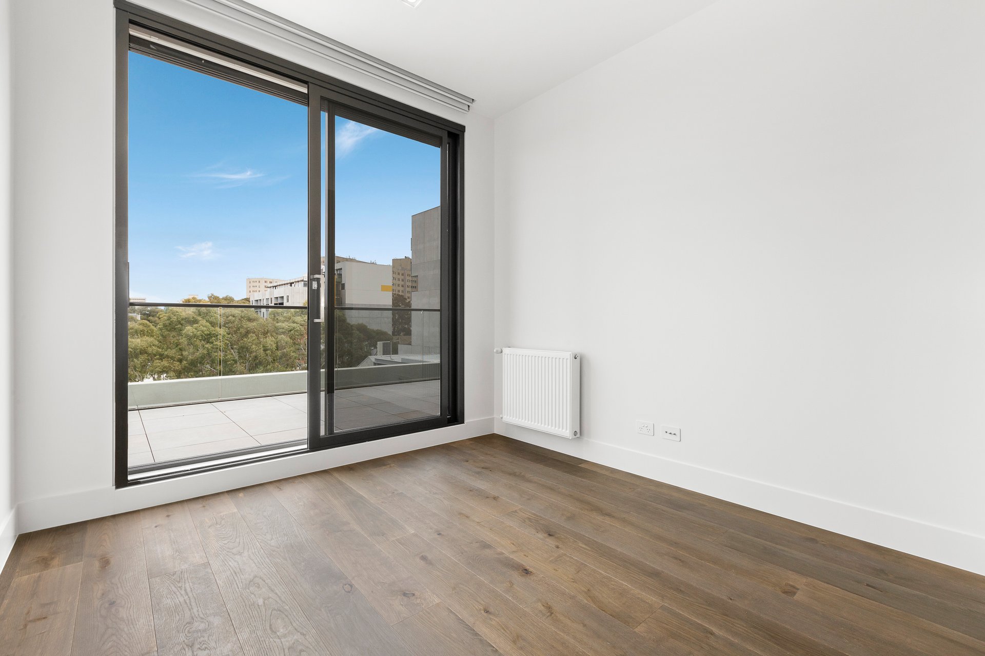 Property Gallery Thumbnail 3