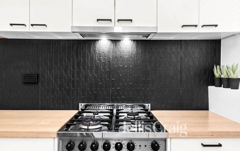7/44 Kororoit Creek Road, Williamstown image 2