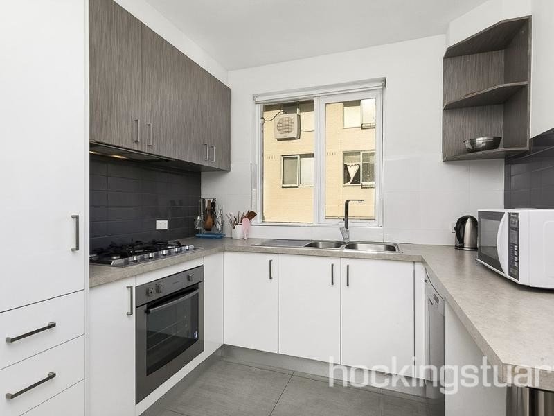 7/46 Liddiard Street, Hawthorn image 2