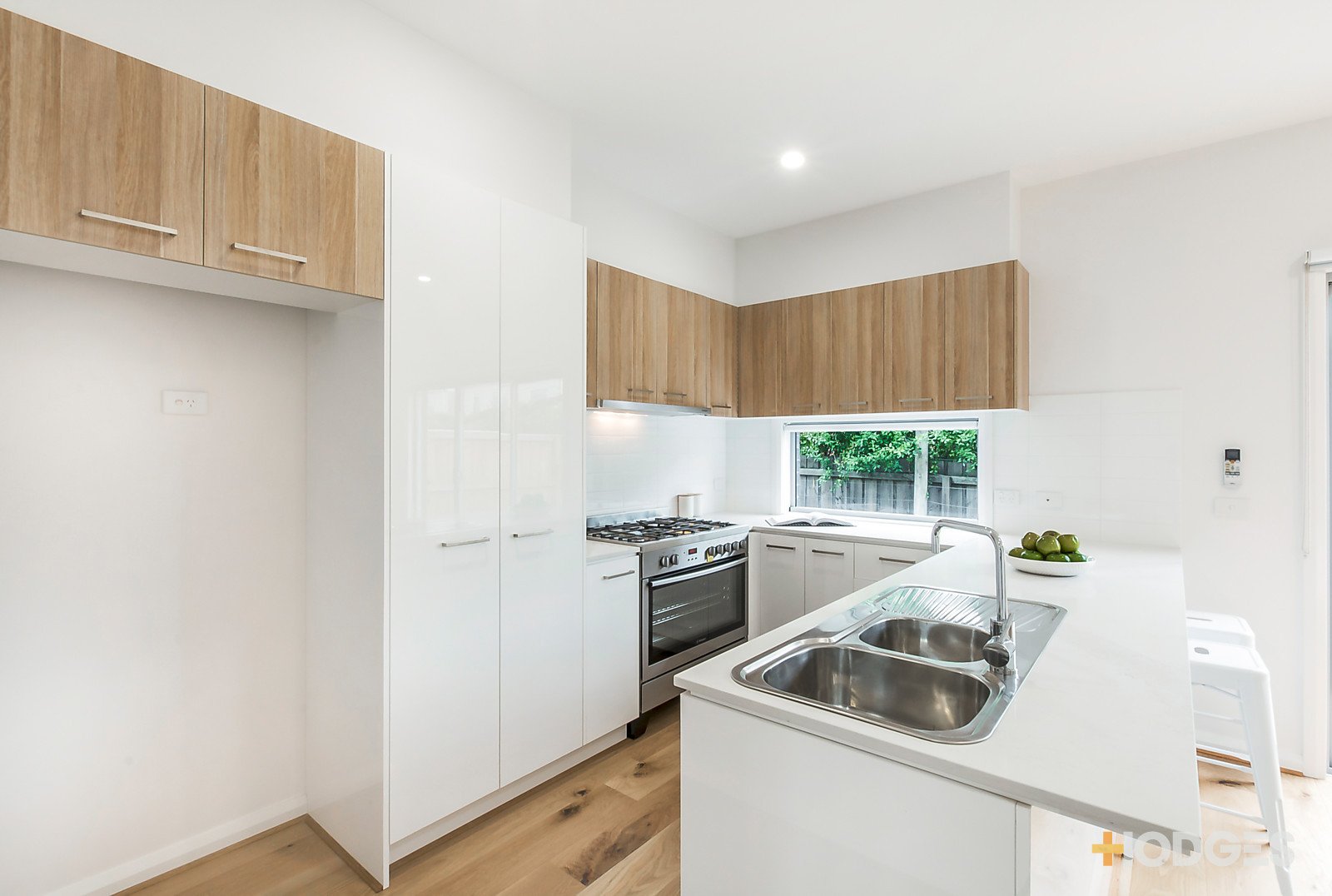 7/46 Percy Street, Newtown image 3