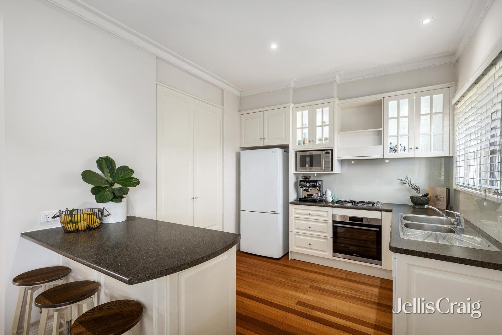 75 Creek Road, Mitcham image 4