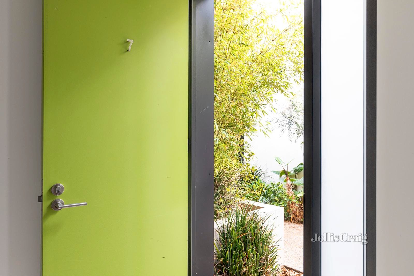 7/5 Eldale Avenue, Greensborough image 2