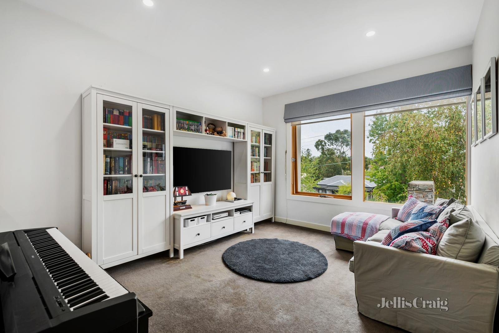 75 Essex Road, Surrey Hills image 8