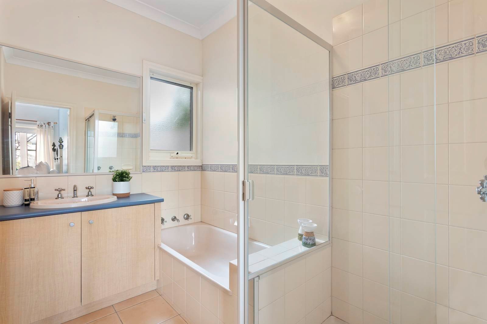 Property Gallery Thumbnail 8