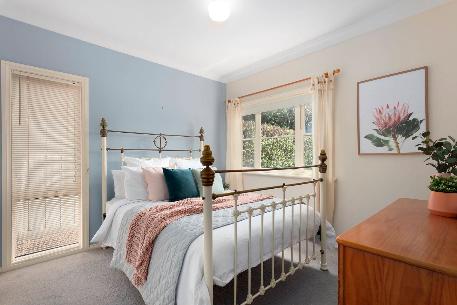 Property Gallery Thumbnail 9