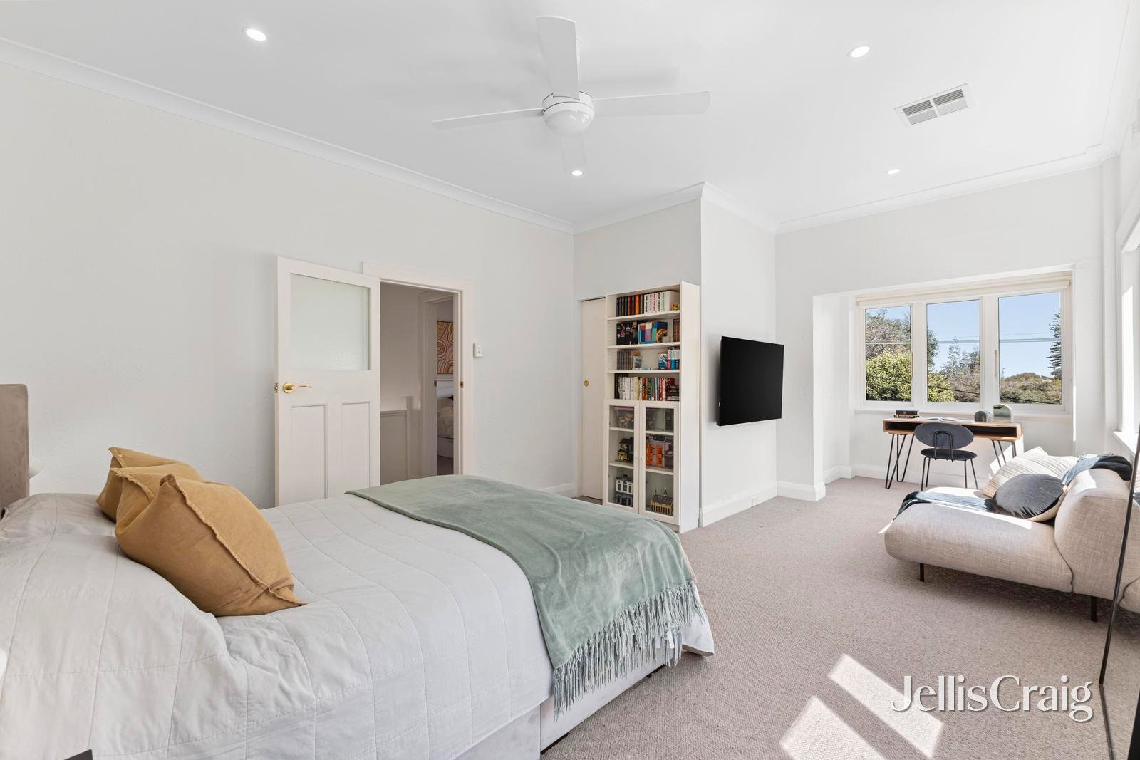 75 Ormond Esplanade, Elwood image 10