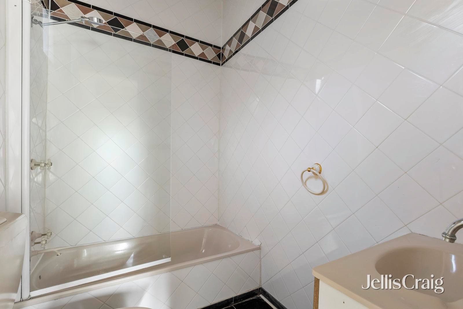 75 Rennie Street, Thornbury image 3