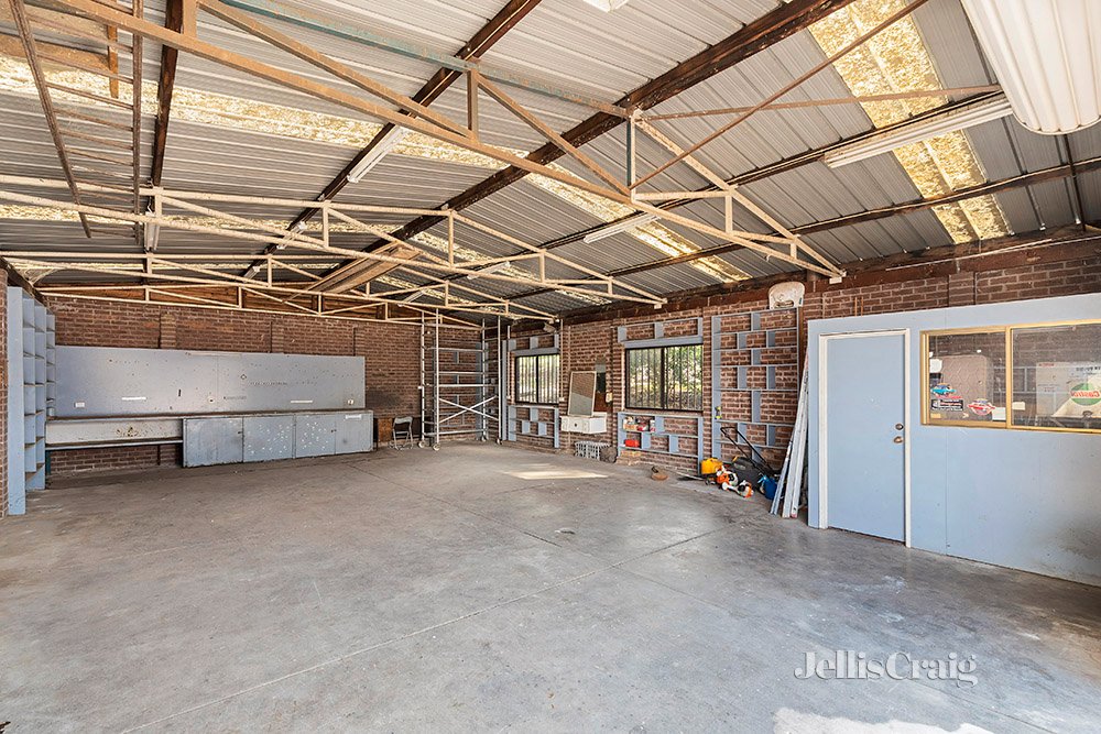 75 River Avenue, Plenty image 8