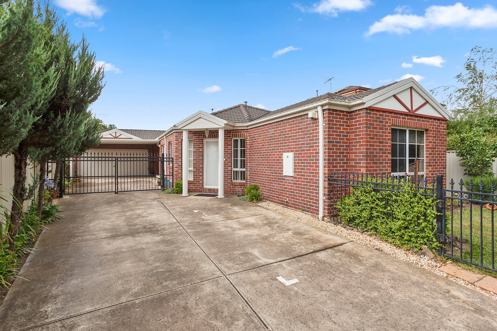 75 Rutherglen Crescent, Gowanbrae VIC 3043