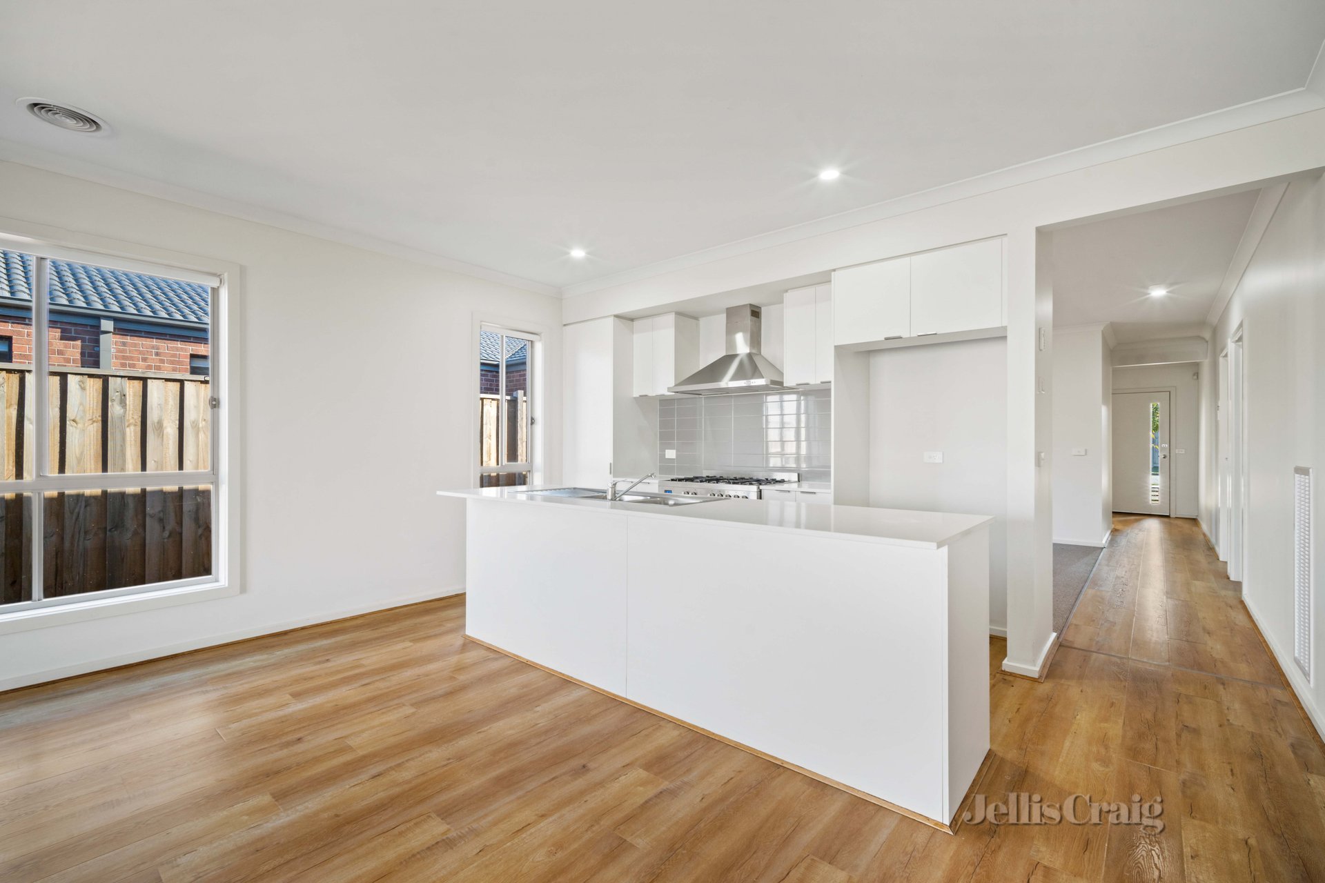 75 Sundance Boulevard, Winter Valley image 4