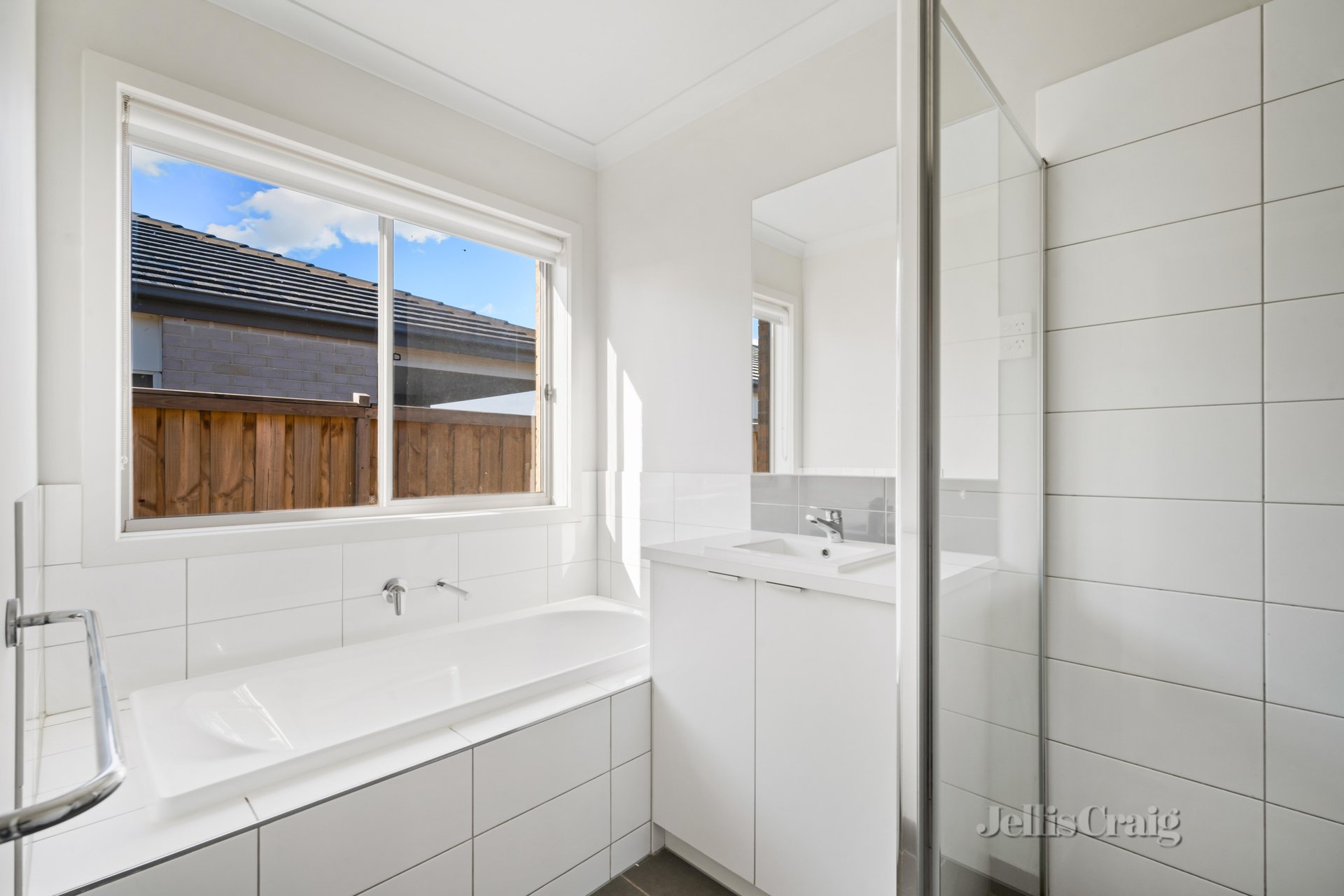 75 Sundance Boulevard, Winter Valley image 7