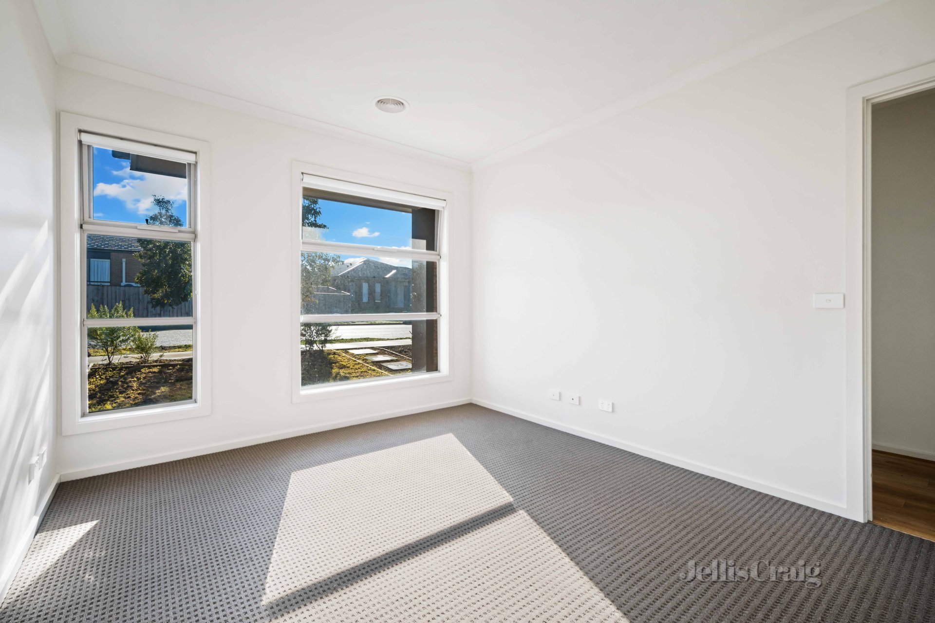 75 Sundance Boulevard, Winter Valley image 6