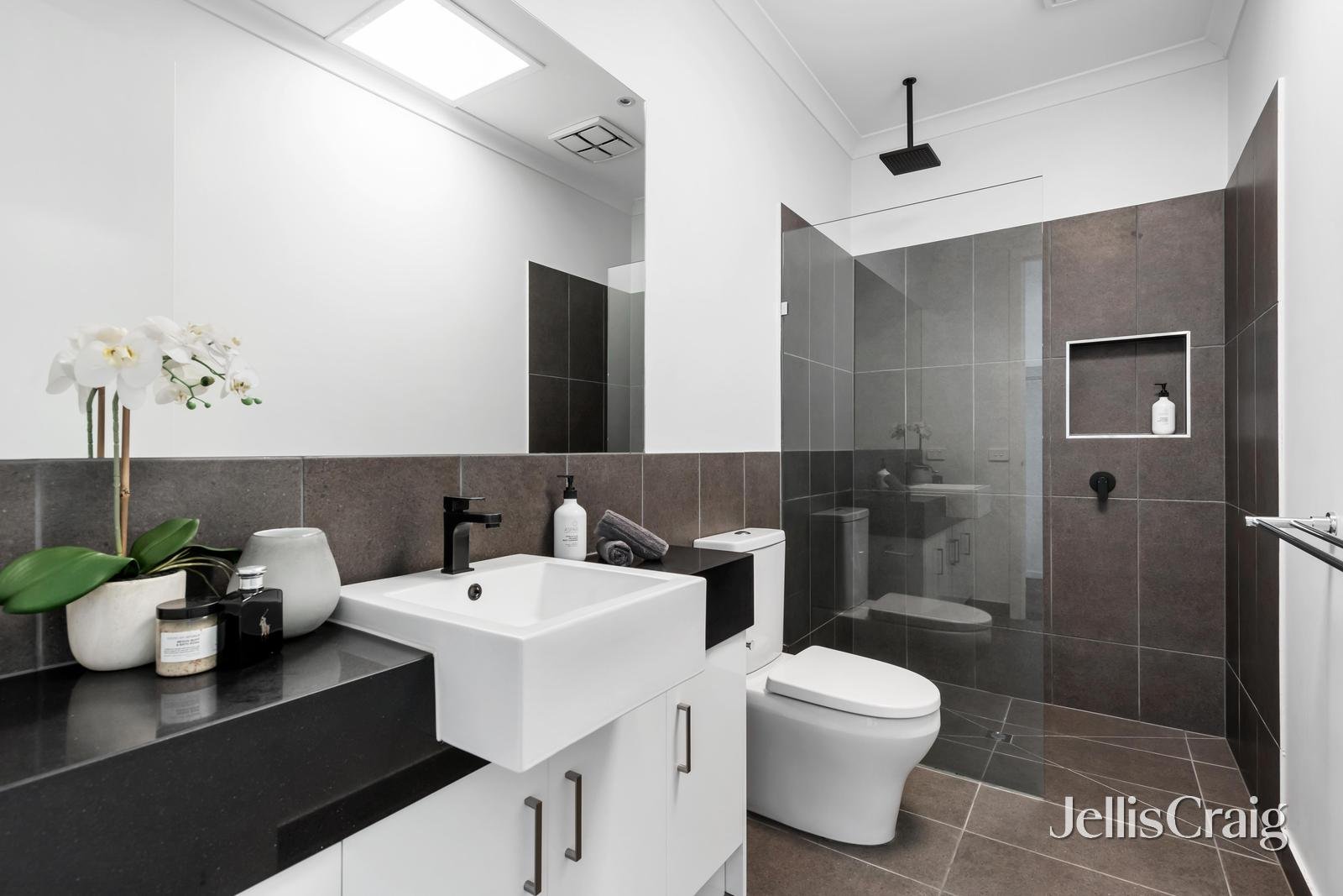 75B Nepean Highway, Mentone image 11