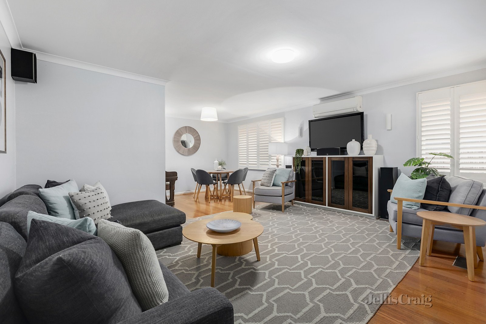 76 Barter Crescent, Forest Hill image 2