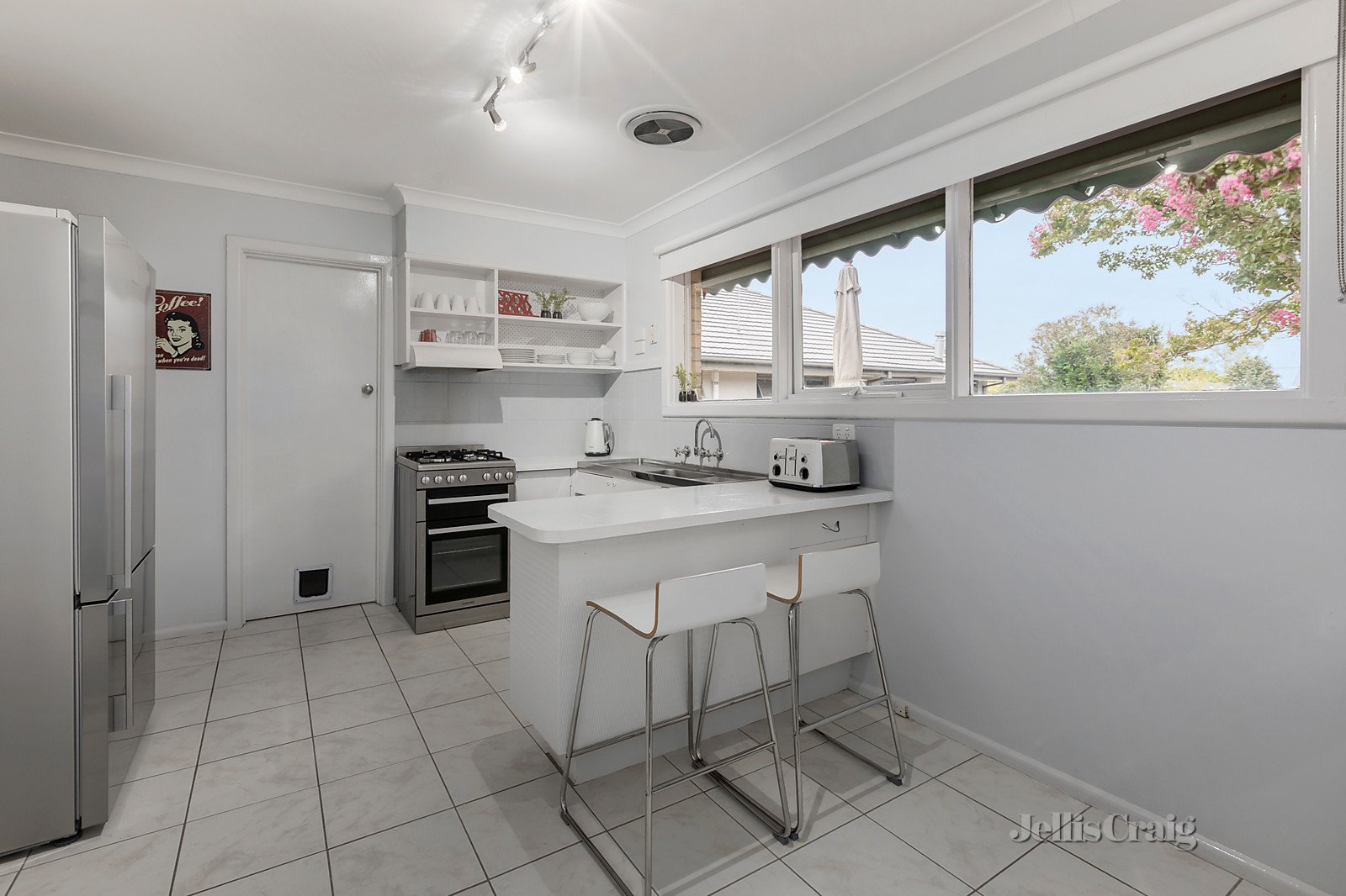 76 Barter Crescent, Forest Hill image 5