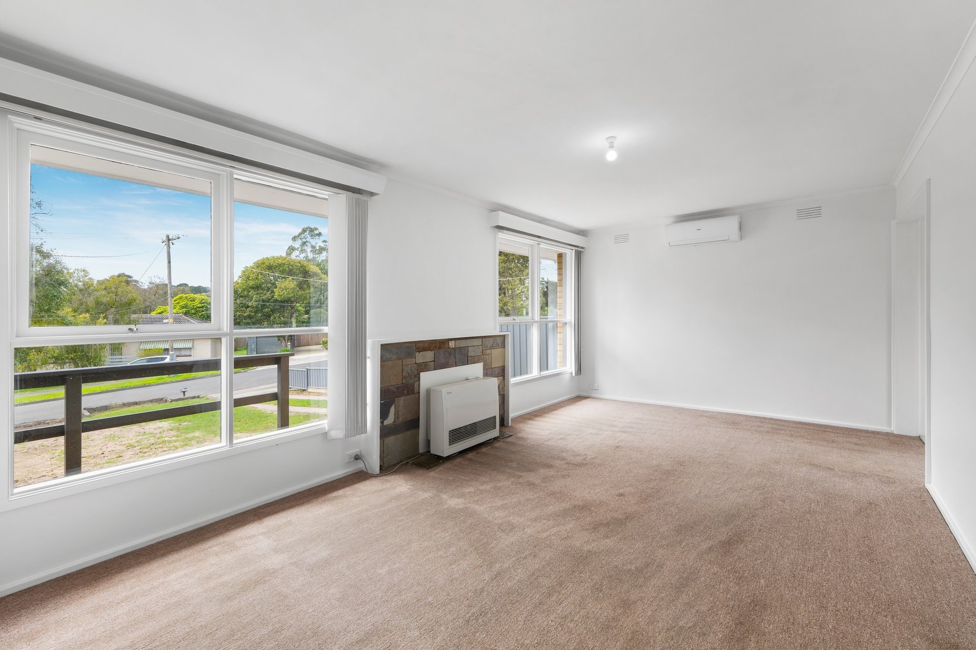 76 Dryden Concourse, Mooroolbark image 3