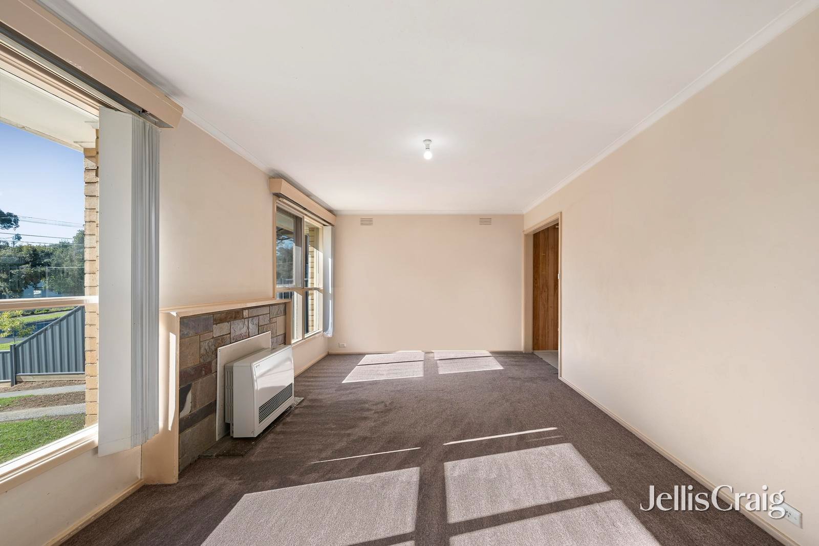 76 Dryden Concourse, Mooroolbark image 2