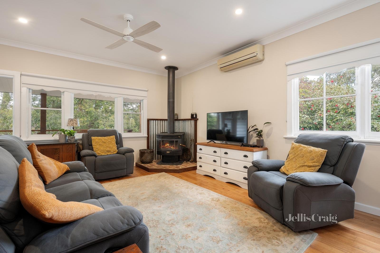 76 Fernhill Road, Mount Evelyn image 2