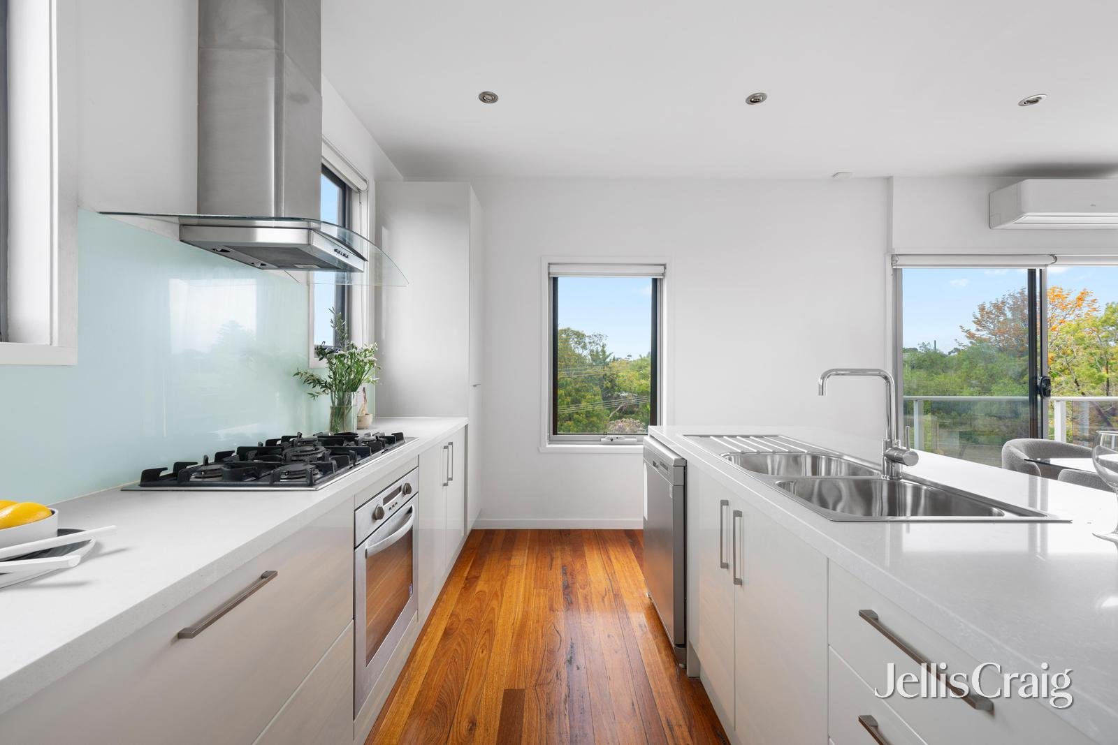 76 Hopetoun Avenue, Brunswick West image 4