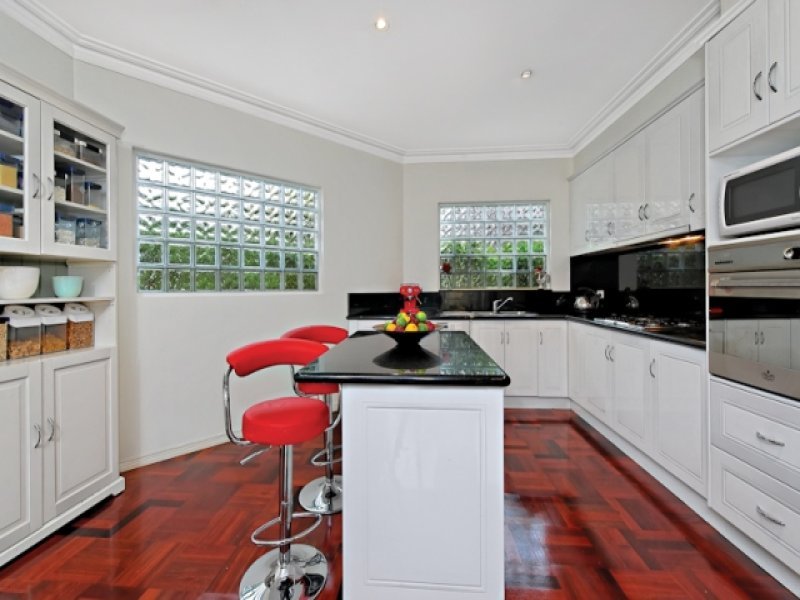 76 Landcox Street, Brighton East image 3
