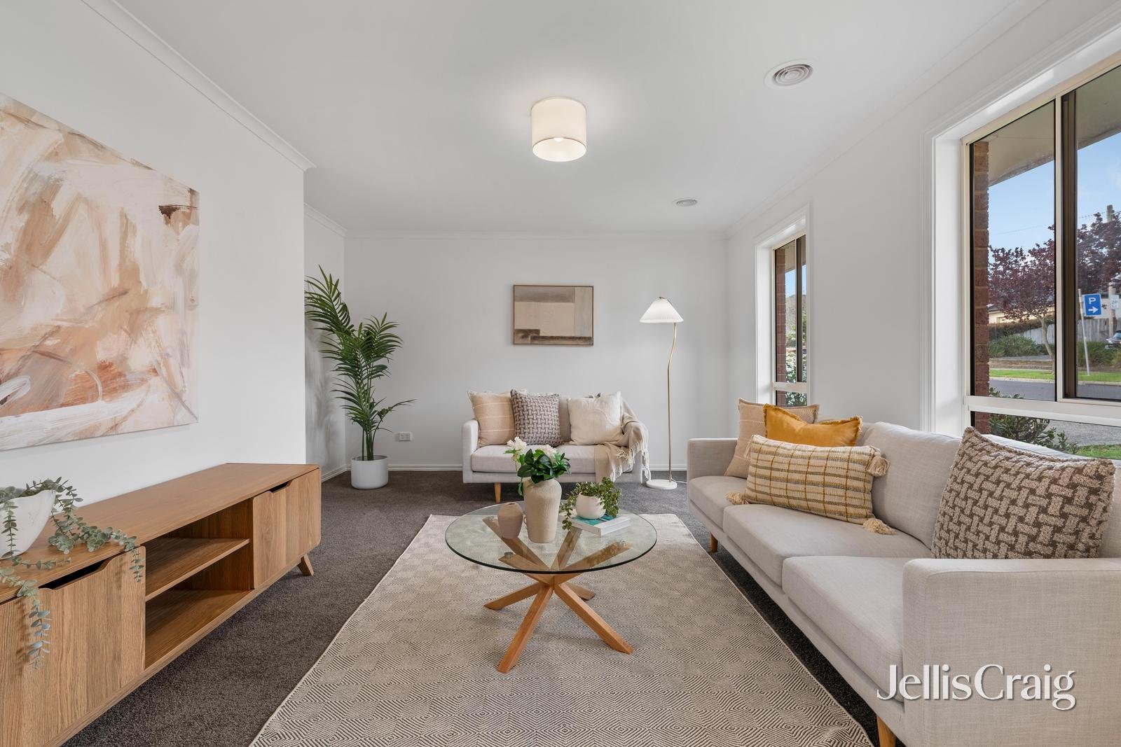 76 Larch Crescent, Mount Waverley image 2