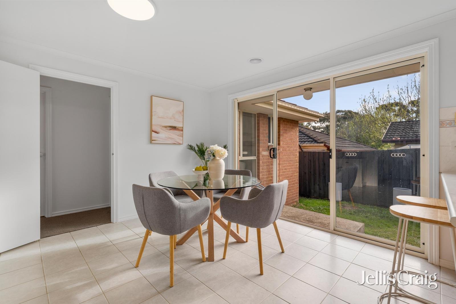 76 Larch Crescent, Mount Waverley image 5