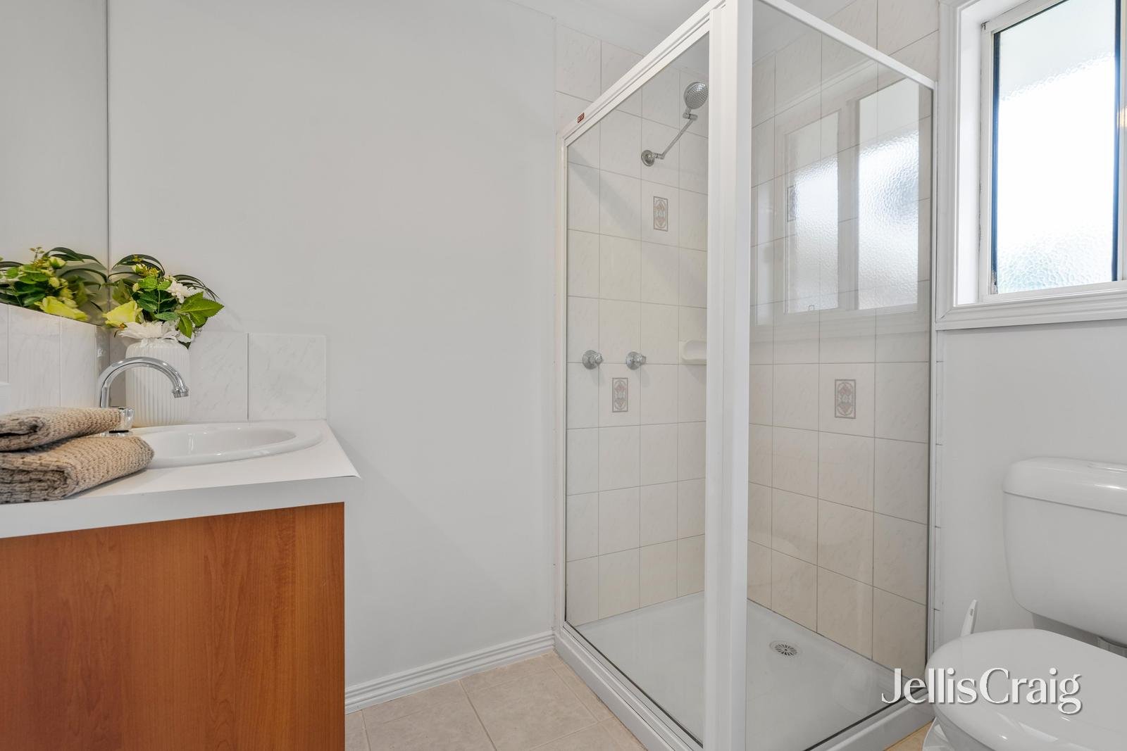 76 Larch Crescent, Mount Waverley image 8