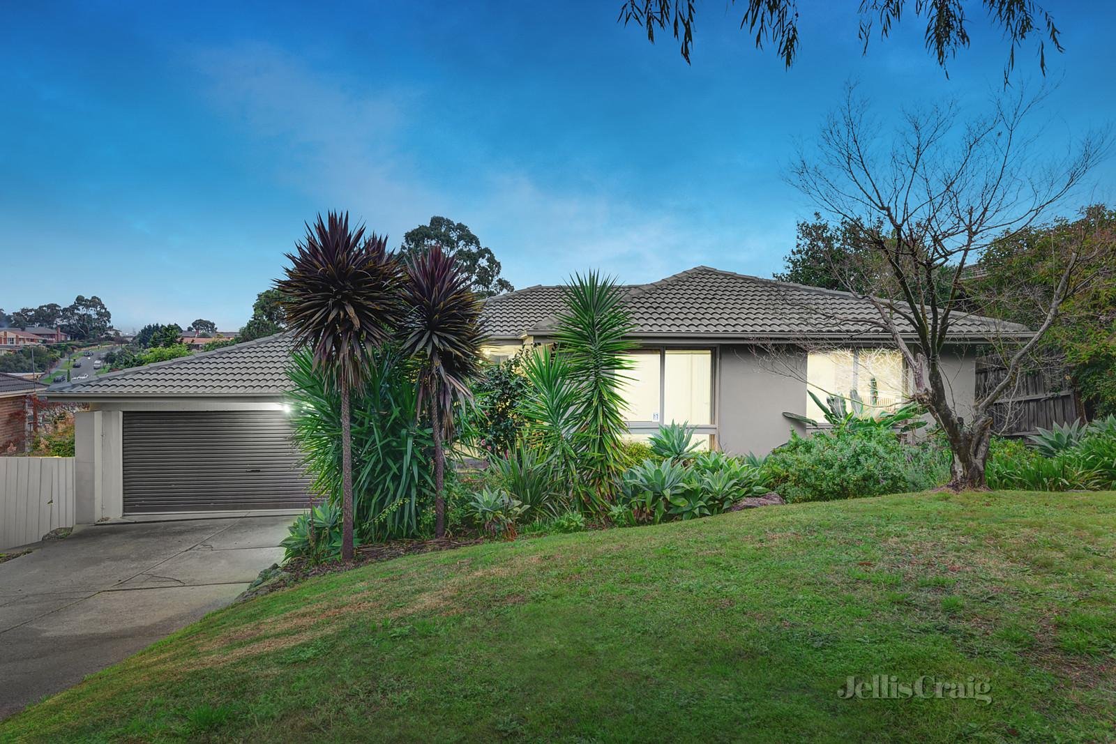 76 Larnoo Drive, Doncaster East image 1