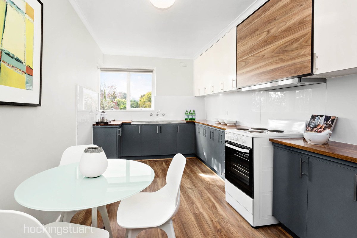 7/6 Leopold Crescent, Mont Albert image 2