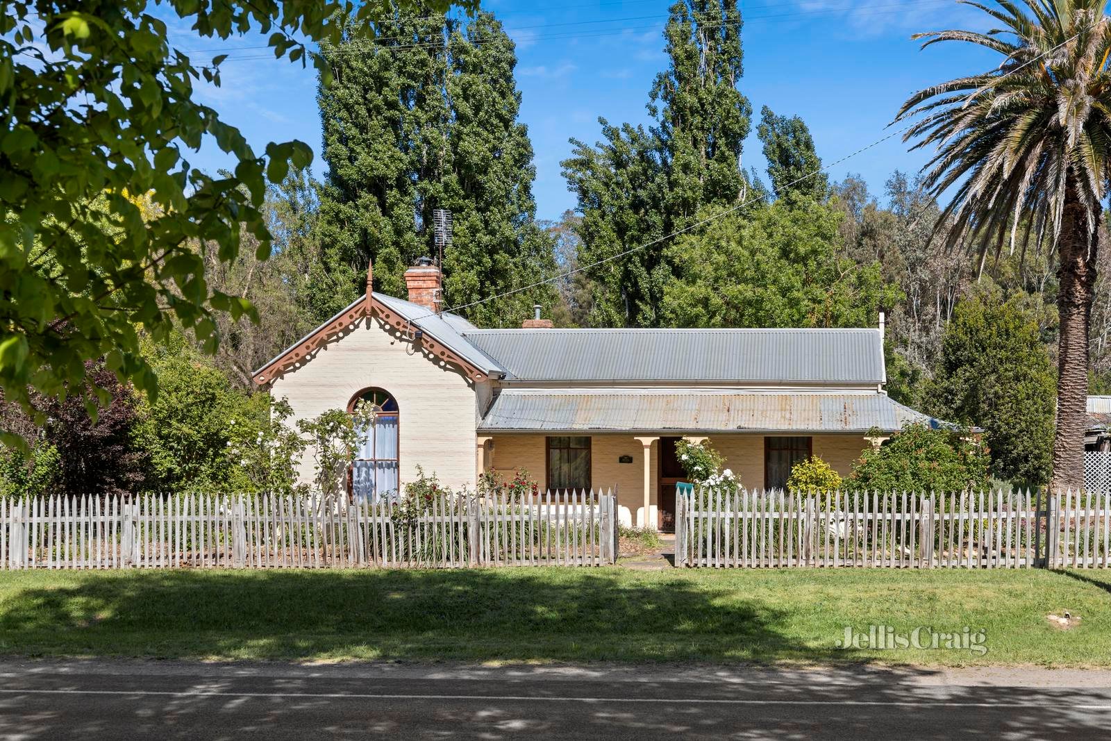 76 Main Road, Campbells Creek image 1