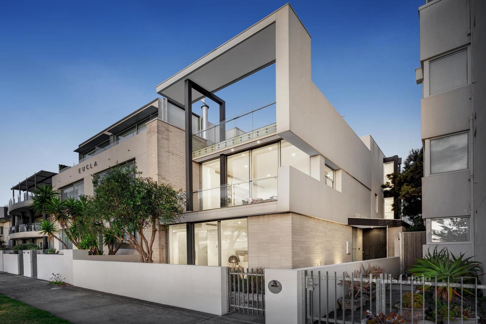 76 Marine Parade, Elwood image 2