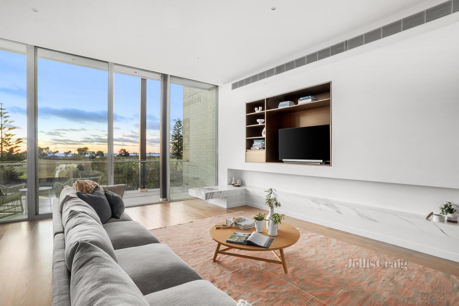 76 Marine Parade, Elwood image 3