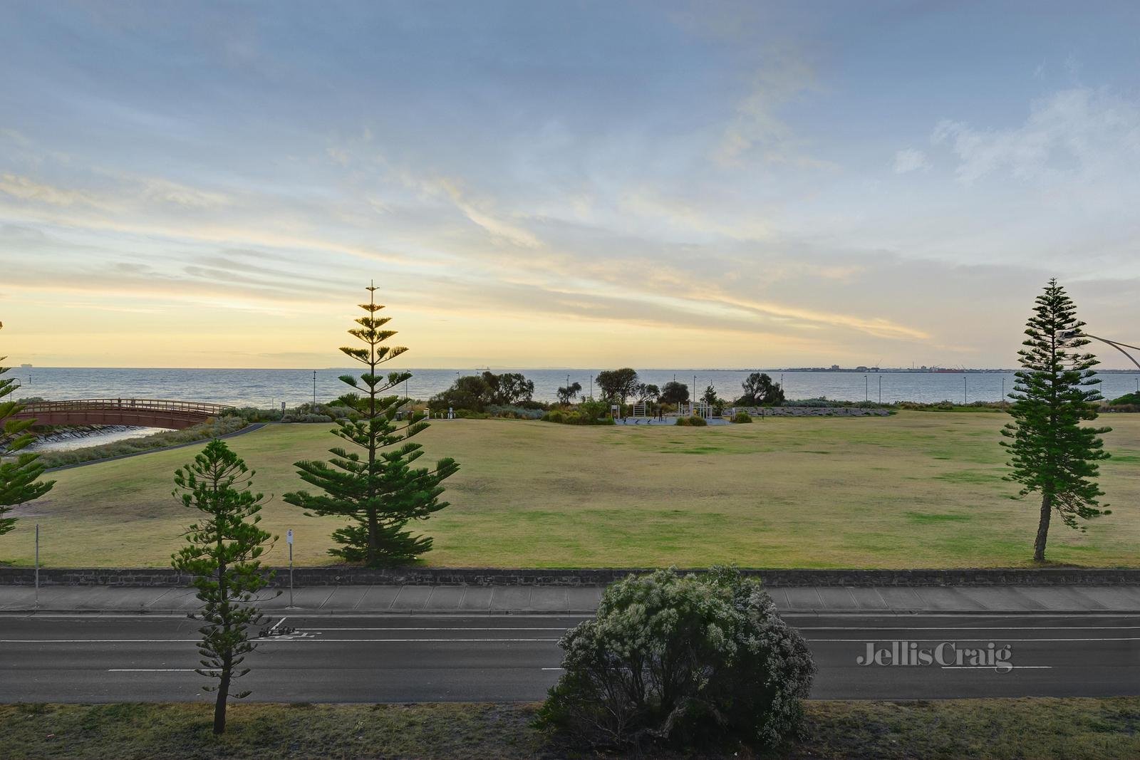 76 Marine Parade, Elwood image 14