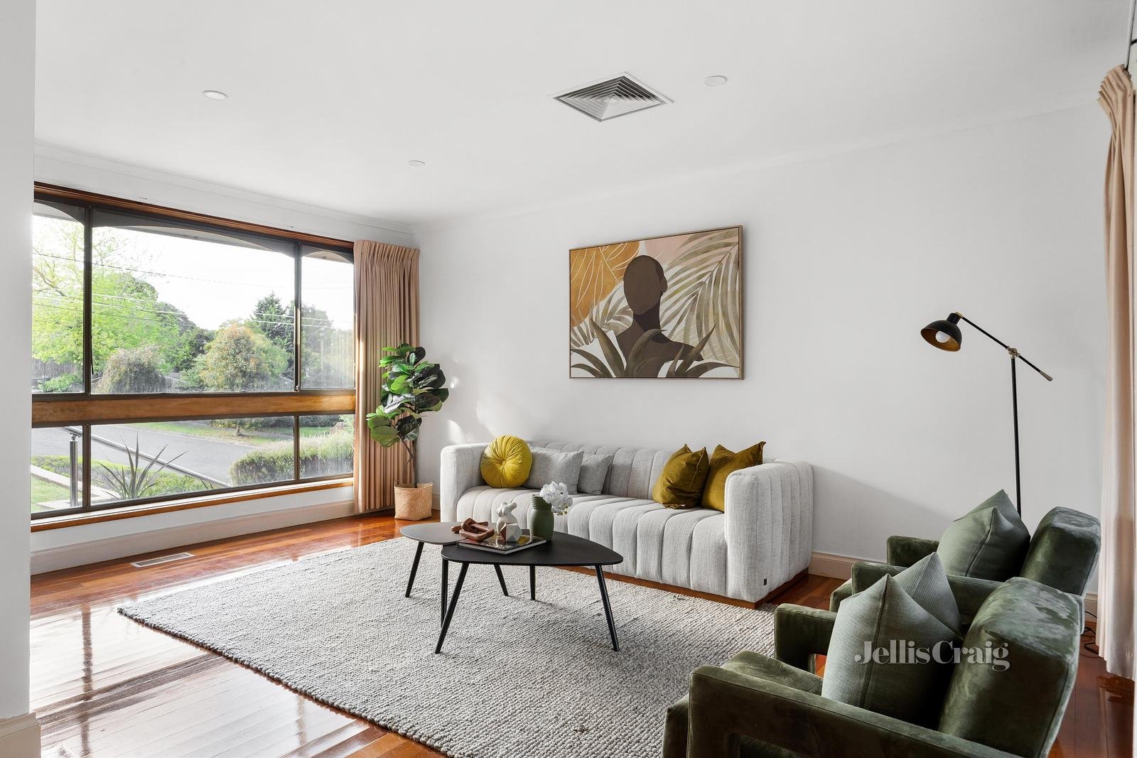 76 Pinehills Drive, Greensborough image 3