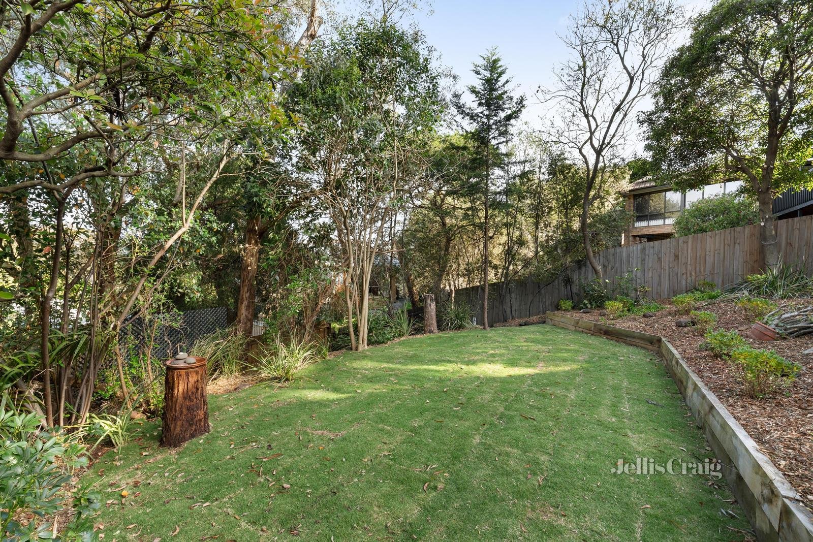 76 Pinehills Drive, Greensborough image 13