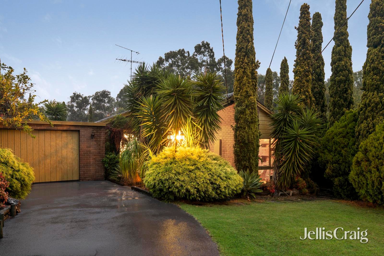76 Talbot Road, Mount&nbsp;Waverley image 2
