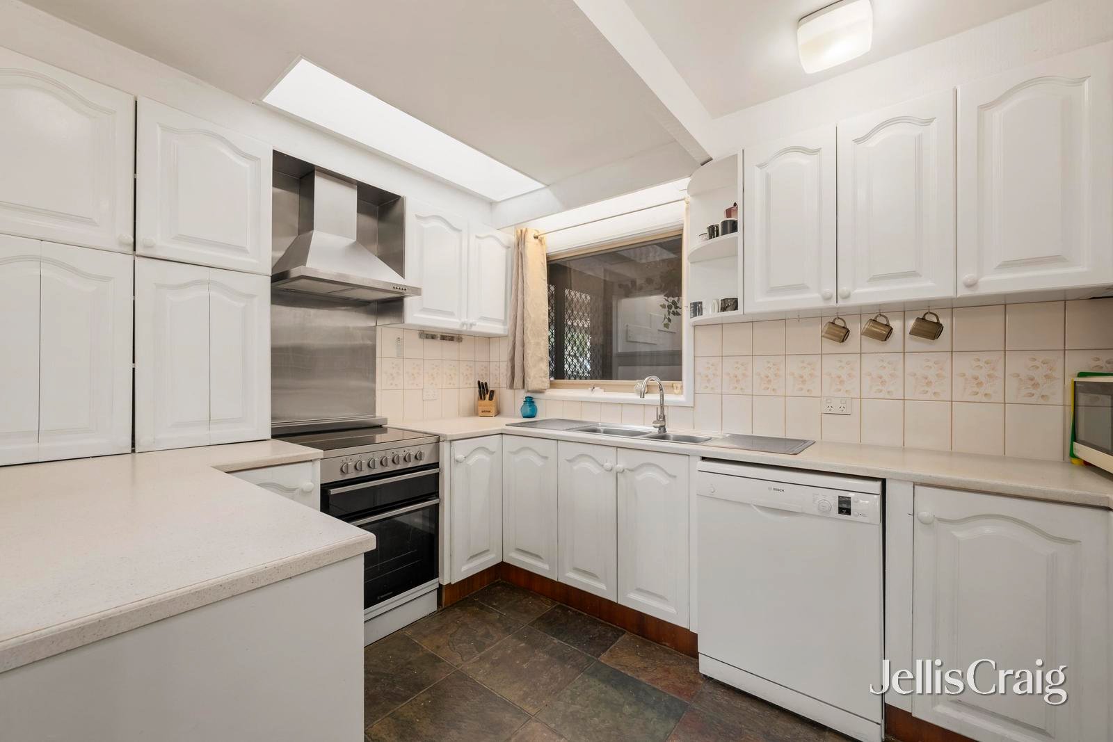 76 Woodville Road, Mooroolbark image 6