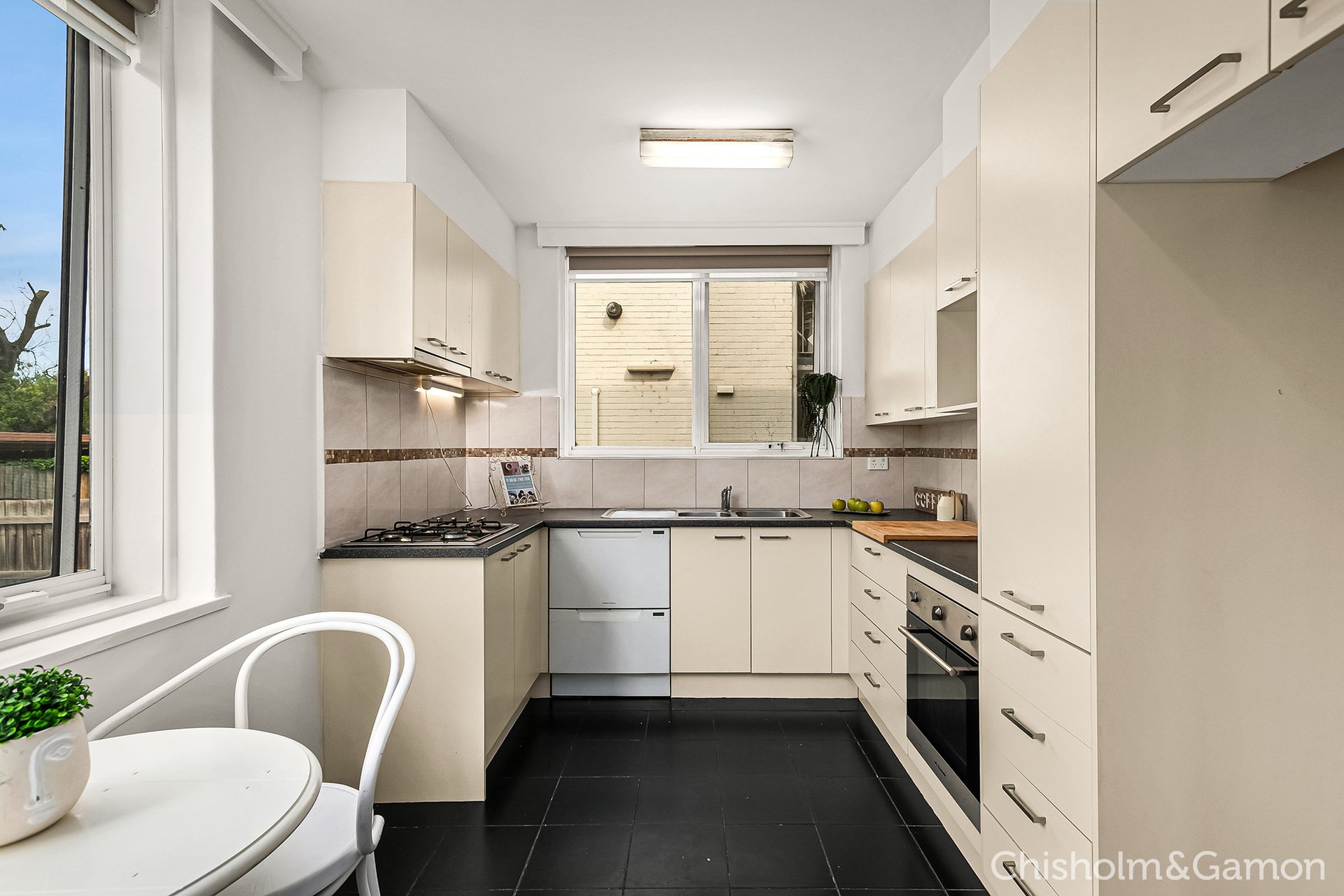 7/61 Ormond Road, Elwood image 3