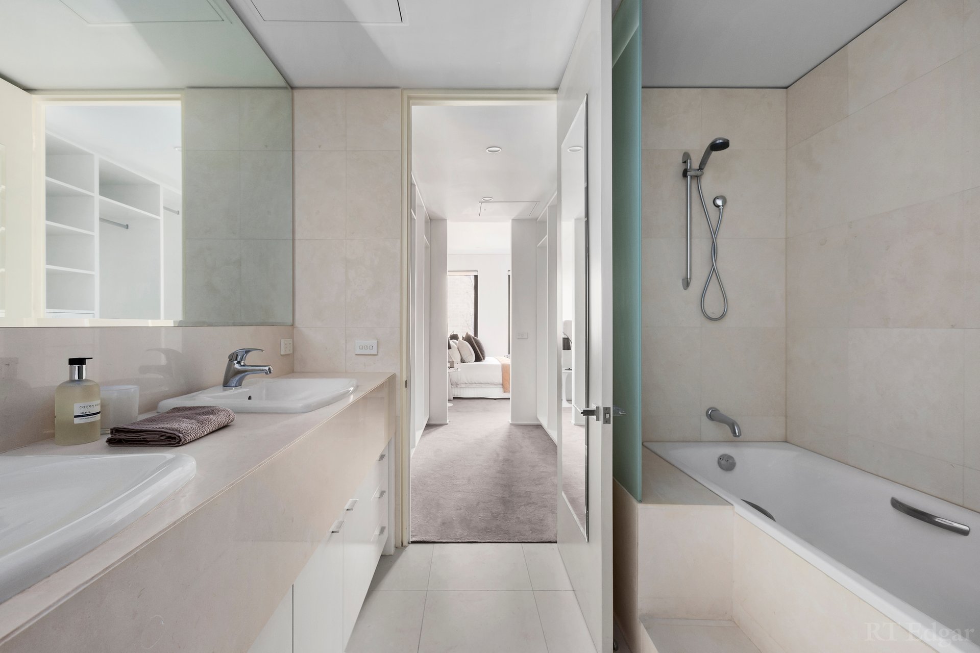 Property Gallery Thumbnail 9