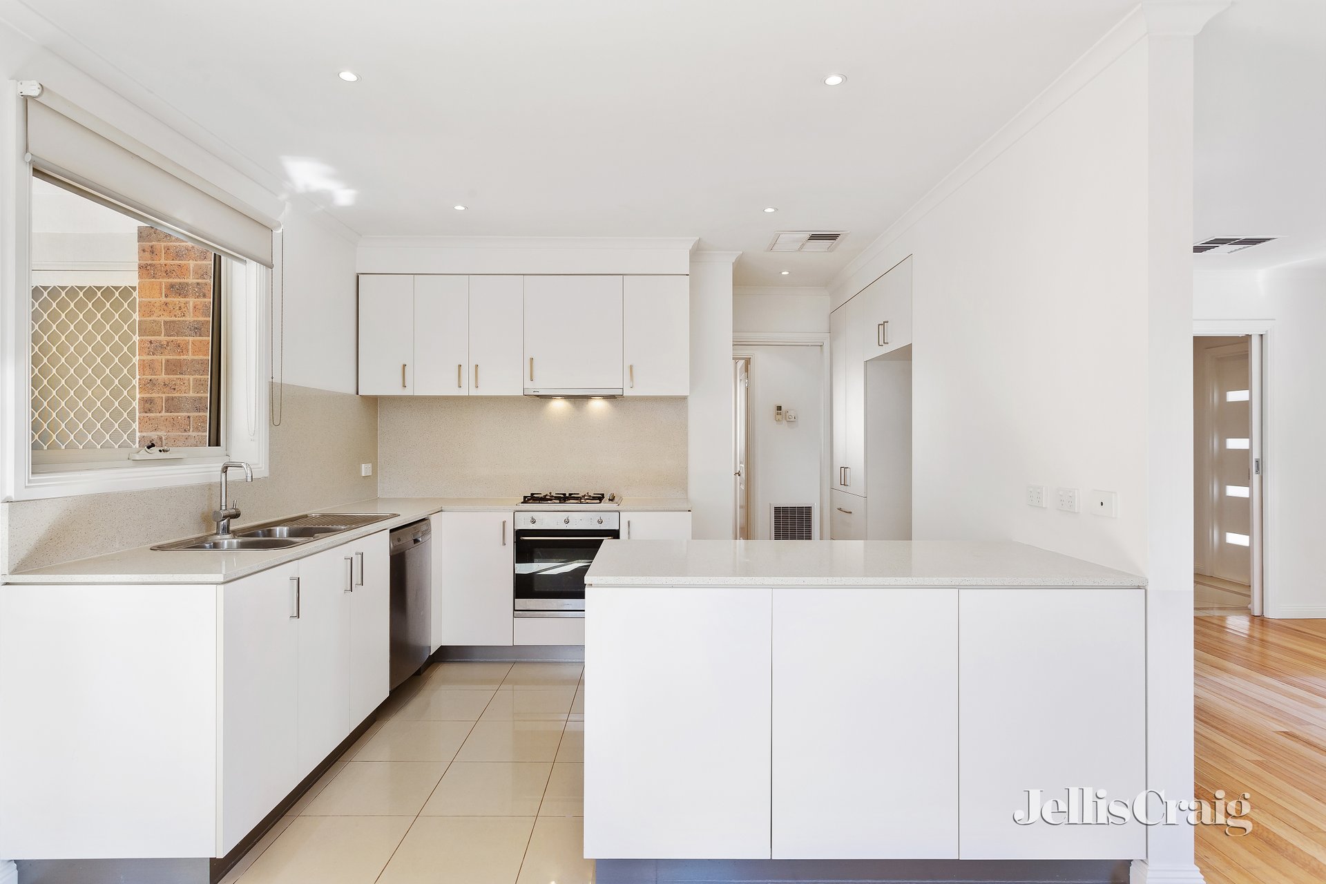 77 Graham Road, Viewbank image 2