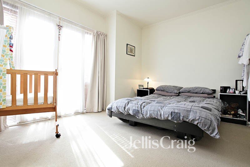 77 John Liston Drive, Newport image 5