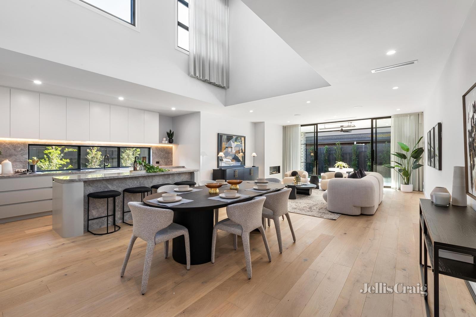 77 Latrobe Street, Bulleen image 2