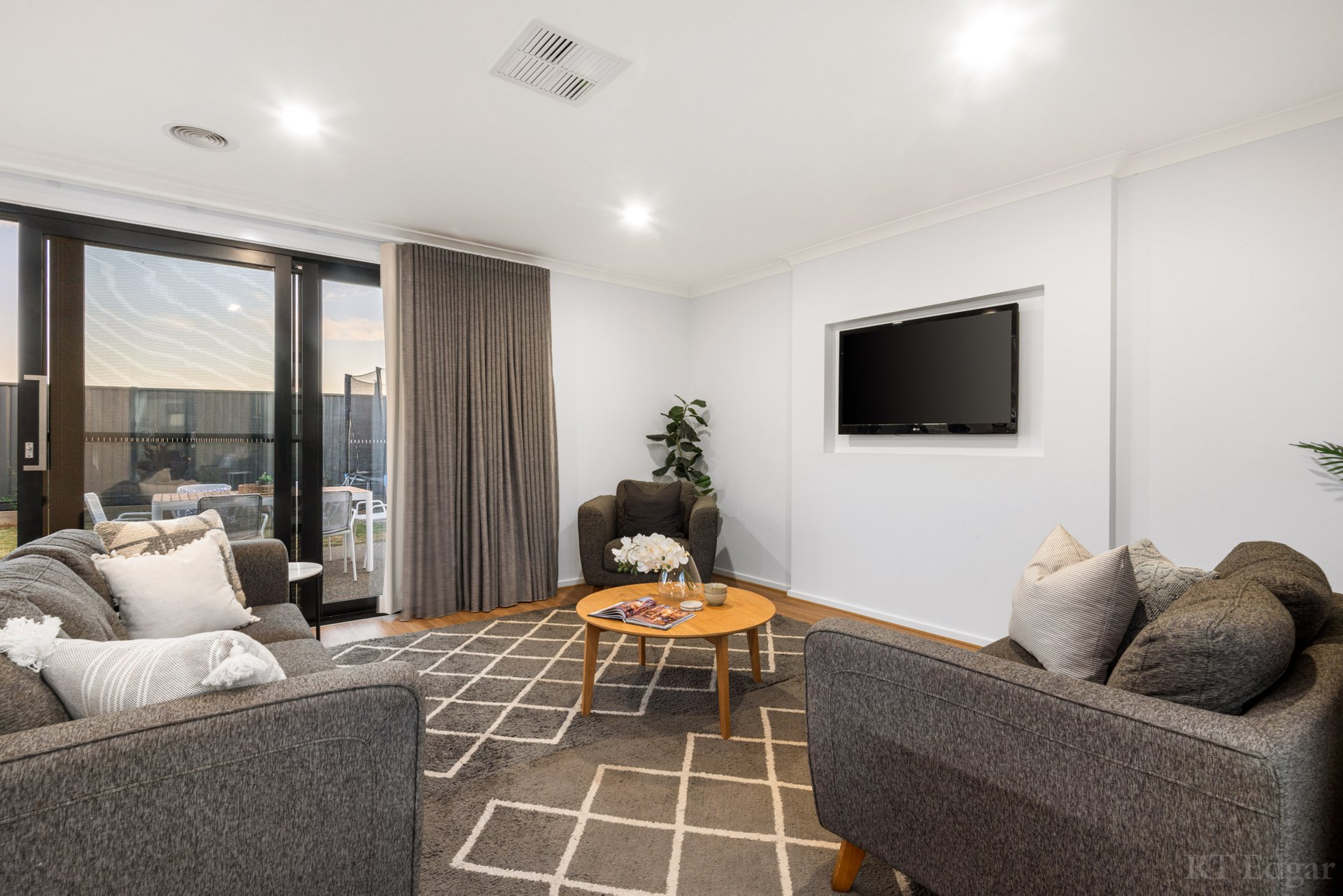 Property Gallery Thumbnail 6
