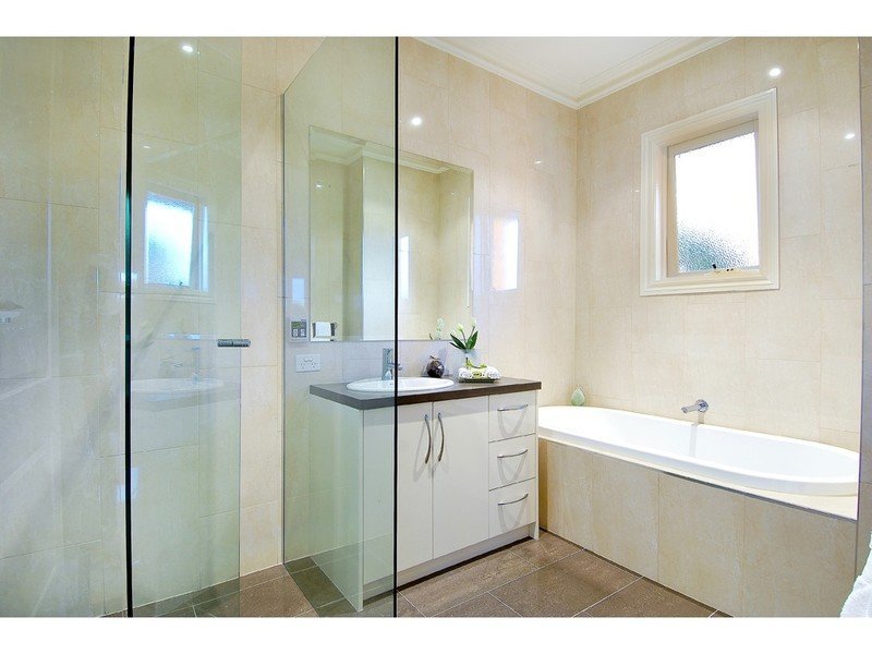 77 Sir Garnet Road, Surrey Hills image 6