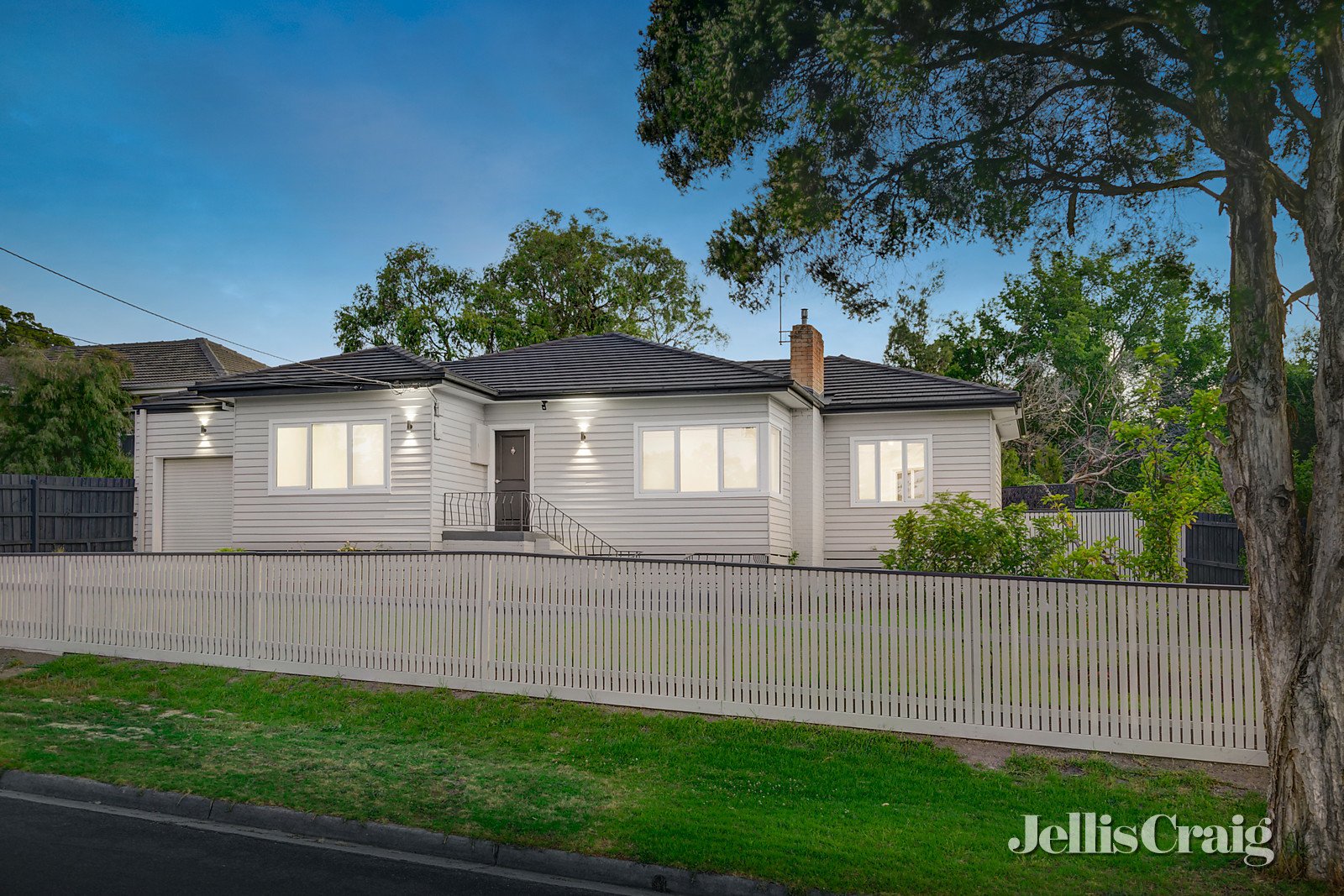 77 Viviani Crescent, Heathmont image 3