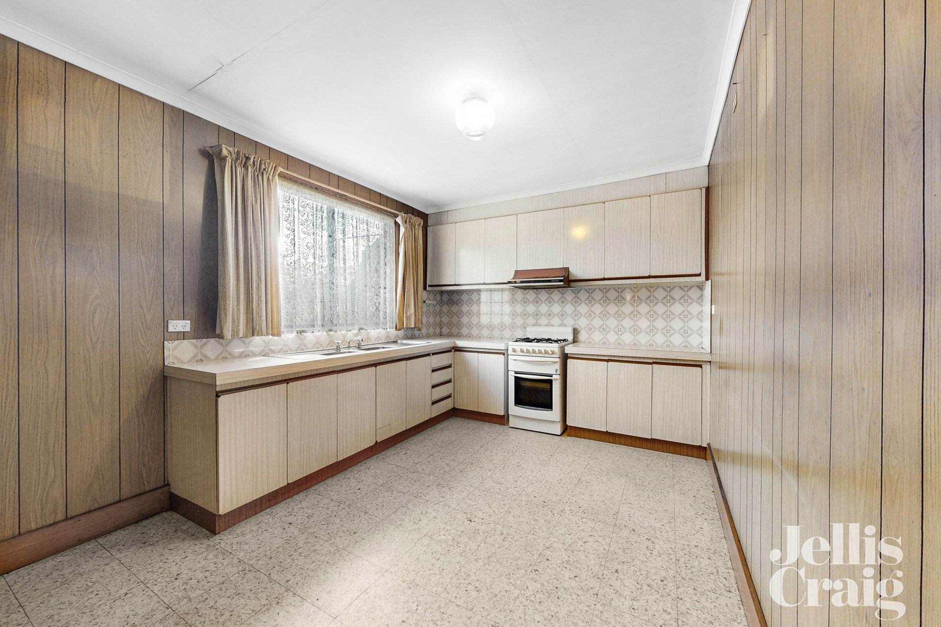 77 Walter Street, Seddon image 2